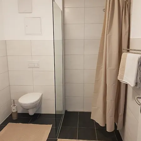 아파트 In Ausgebauter Scheune Mit Ostseenaehe